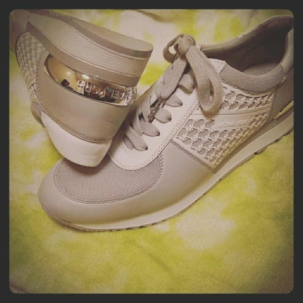 9.5 MK womens sneakers